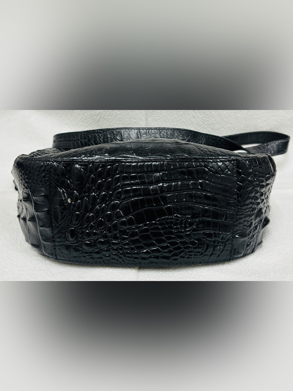 Vintage Brahmin Black Croc-Embossed Leather Crossbody with Gold-Tone Hardware - Picture 8 of 16